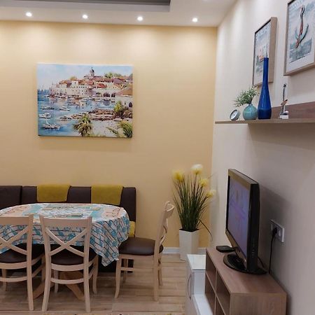 Апартамент Pink & Blue - 2Bdr With Balcony - Wi-Fi Várna Kültér fotó