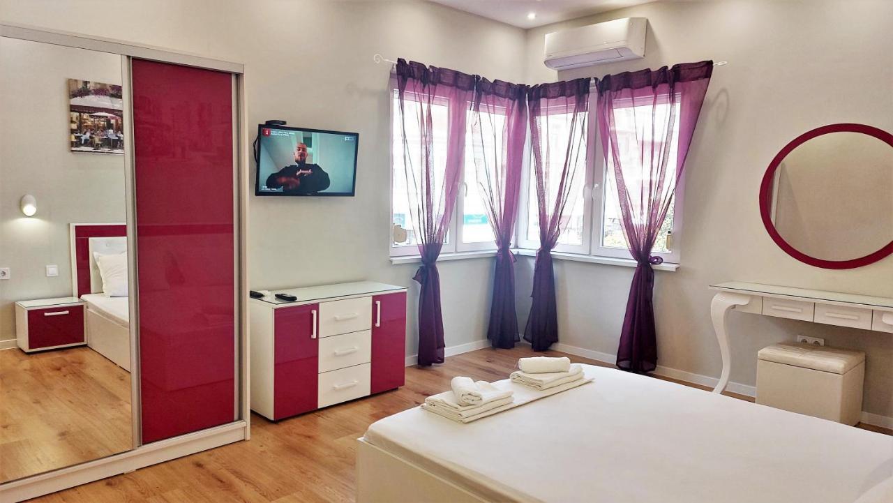 Апартамент Pink & Blue - 2Bdr With Balcony - Wi-Fi Várna Kültér fotó