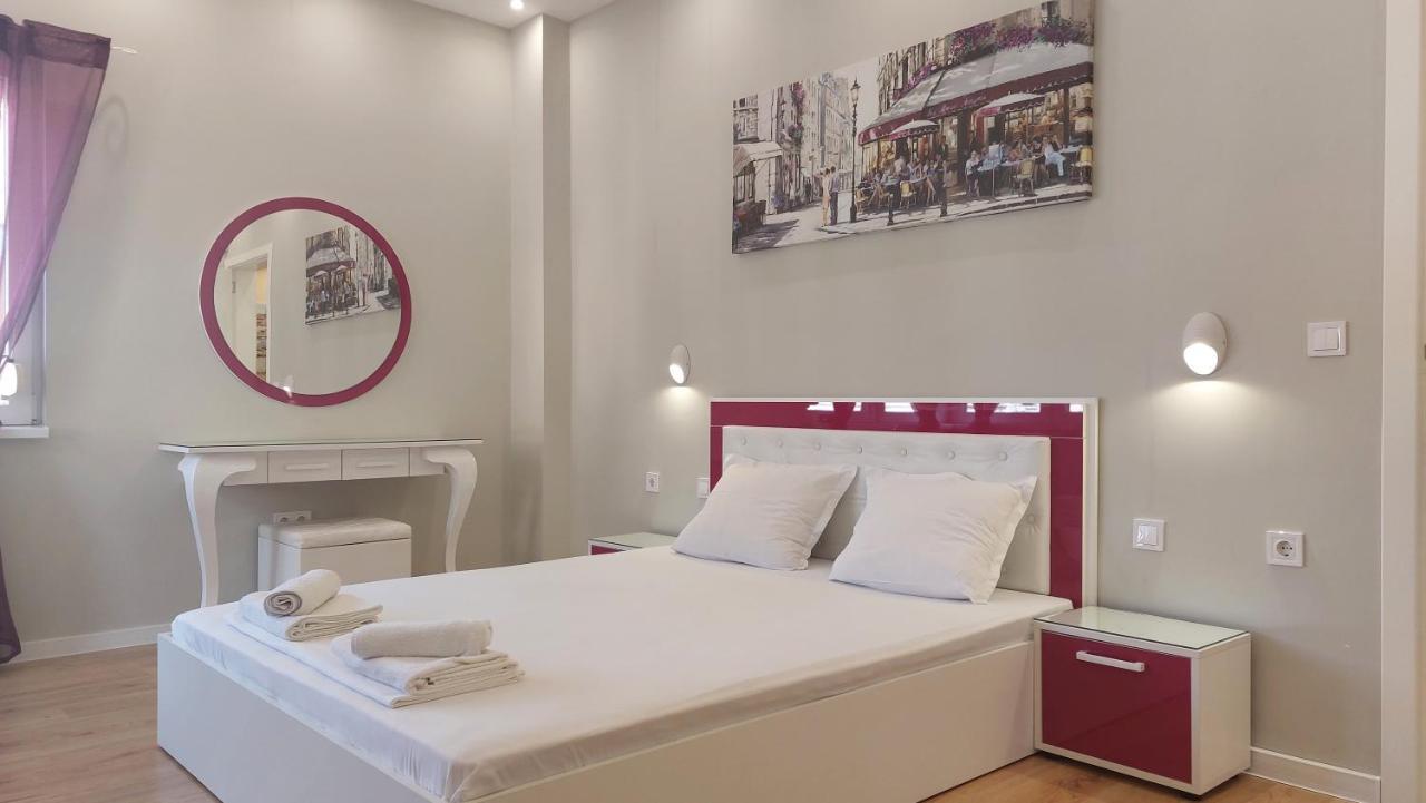 Апартамент Pink & Blue - 2Bdr With Balcony - Wi-Fi Várna Kültér fotó