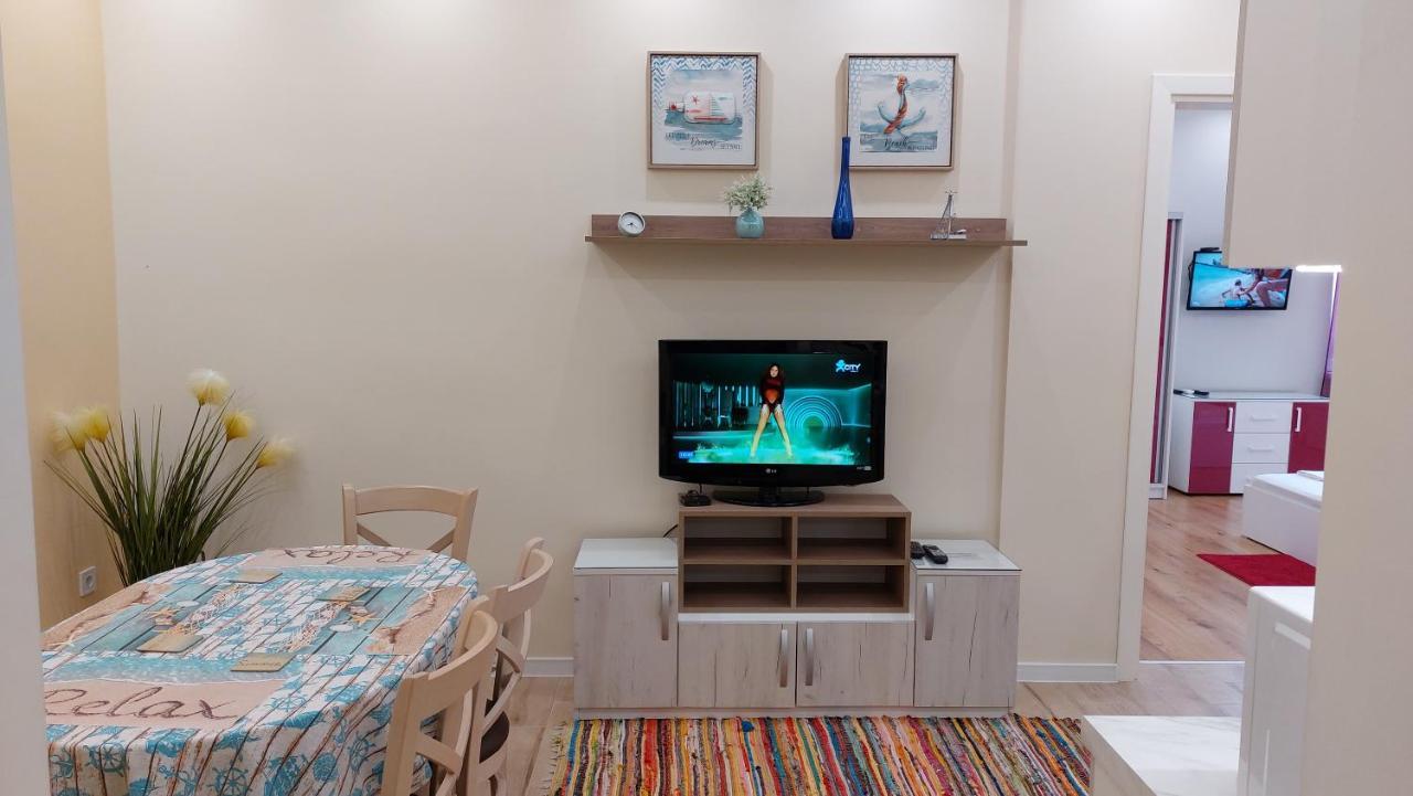 Апартамент Pink & Blue - 2Bdr With Balcony - Wi-Fi Várna Kültér fotó