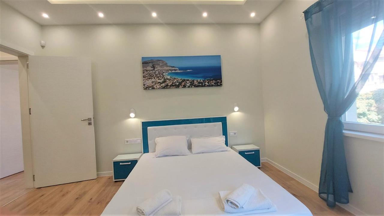 Апартамент Pink & Blue - 2Bdr With Balcony - Wi-Fi Várna Kültér fotó