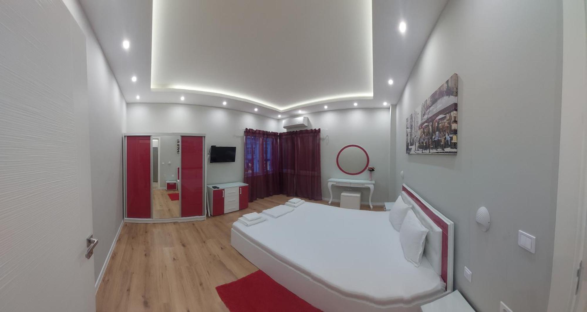 Апартамент Pink & Blue - 2Bdr With Balcony - Wi-Fi Várna Kültér fotó