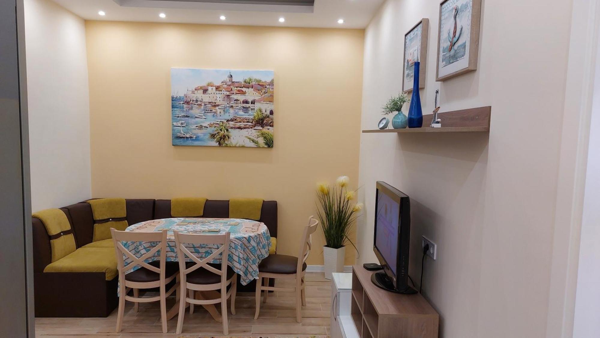 Апартамент Pink & Blue - 2Bdr With Balcony - Wi-Fi Várna Kültér fotó